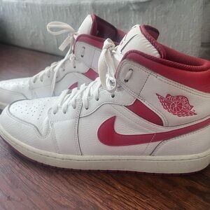 Jordan 1 Mid SE Shoes